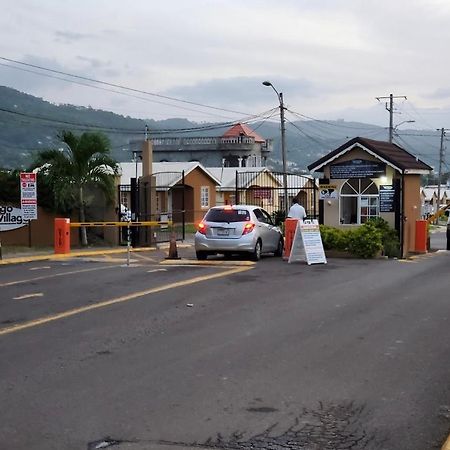 The Rest Stop- Gated Community-24 Hrs Security Montego Bay Exterior photo
