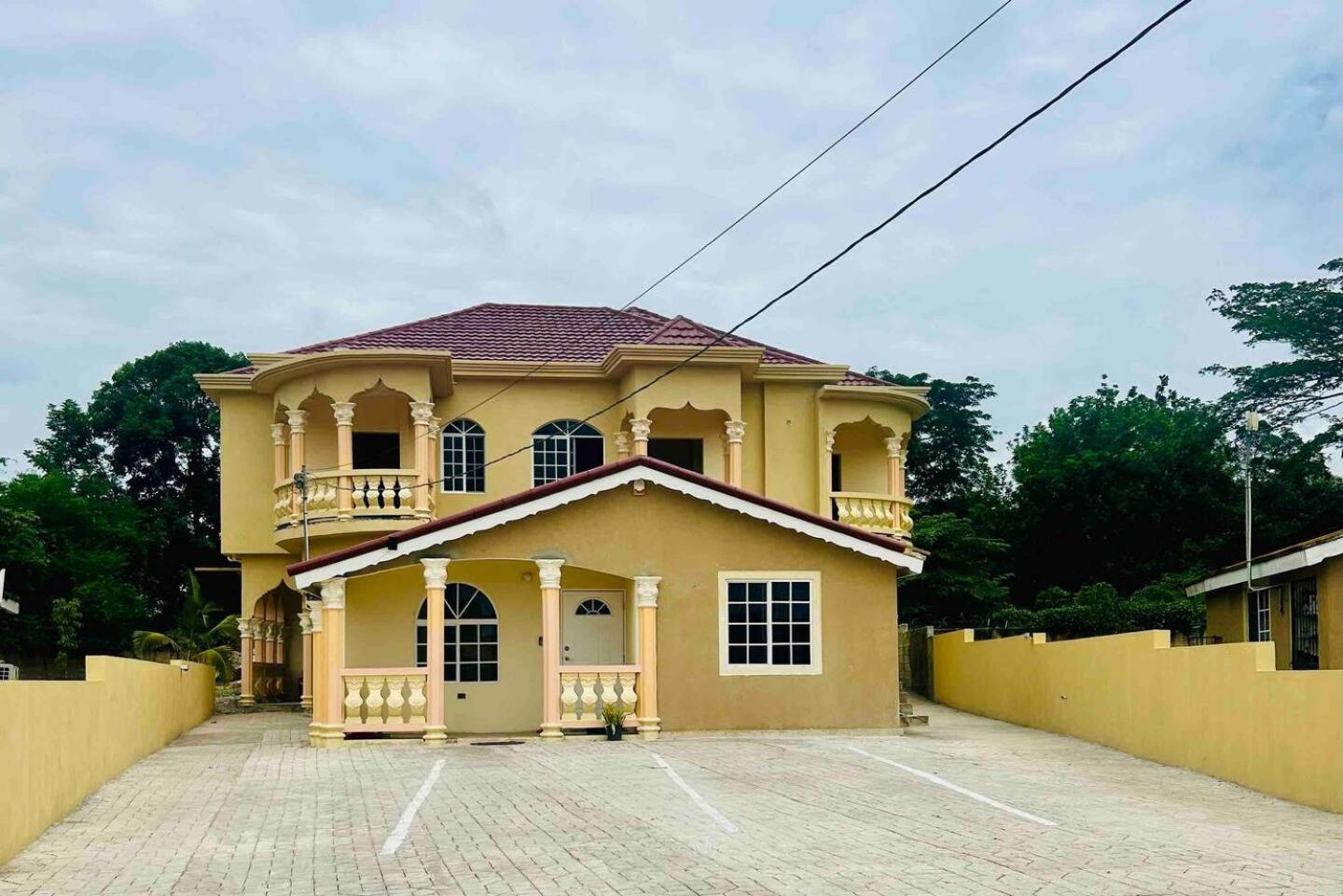 The Rest Stop- Gated Community-24 Hrs Security Montego Bay Exterior photo