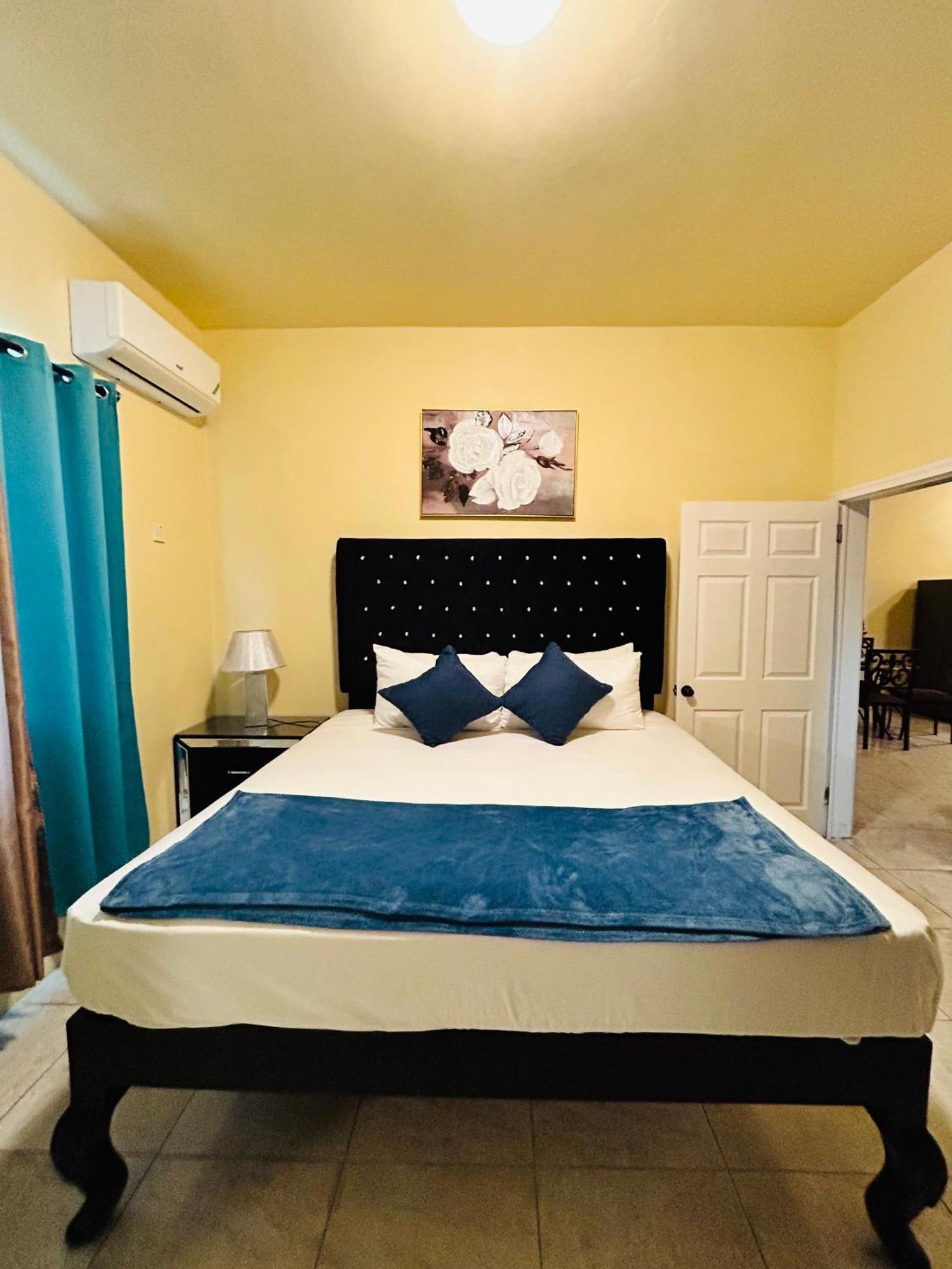 The Rest Stop- Gated Community-24 Hrs Security Montego Bay Exterior photo